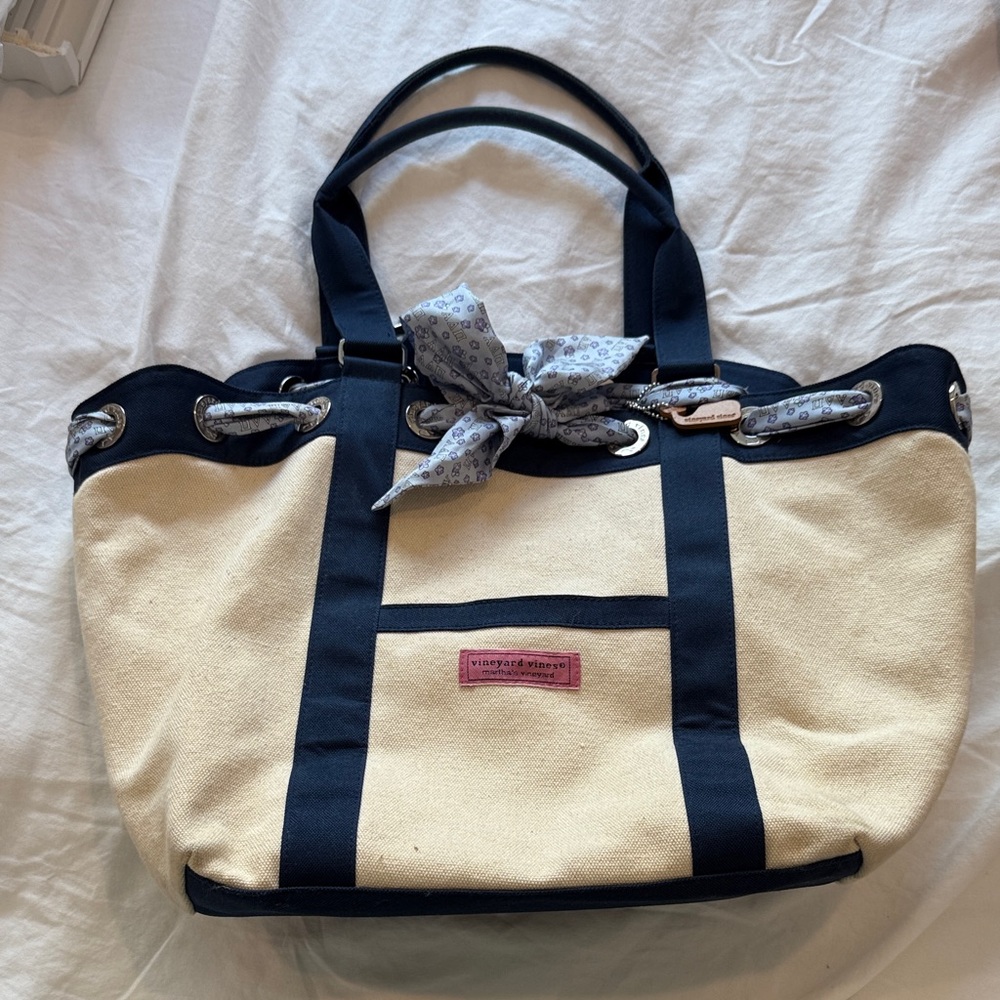 Vineyard Vines Alpha Delta Pie Navy and Cream Tote Bag